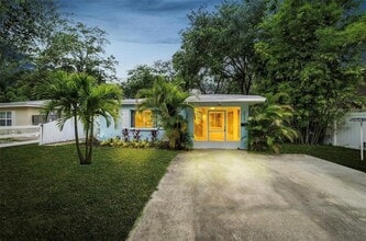 Building Photo - 2528 Boca Ciega Dr N