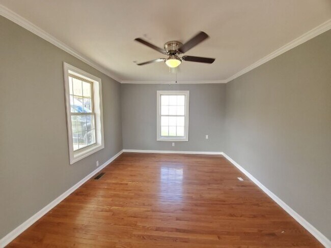 Foto del edificio - 329 E 18th St