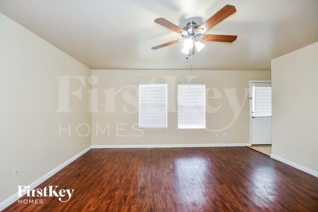 Foto del edificio - 12325 Arbor Lake Rd