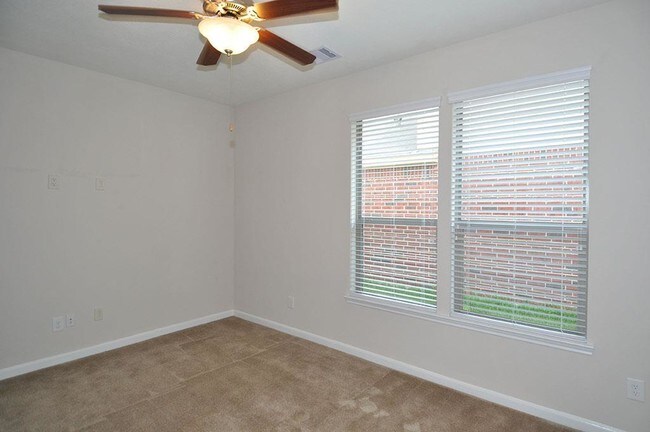 Building Photo - 16430 Sheffield Run Dr
