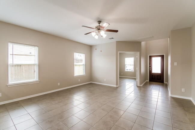 Building Photo - 323 Ginseng Ln