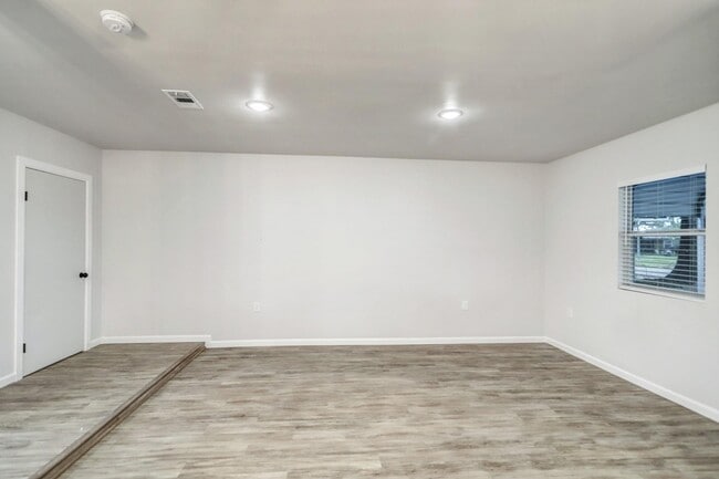 Building Photo - 8618 Flossie Mae St