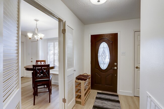 Building Photo - 6819 Yardley Dr