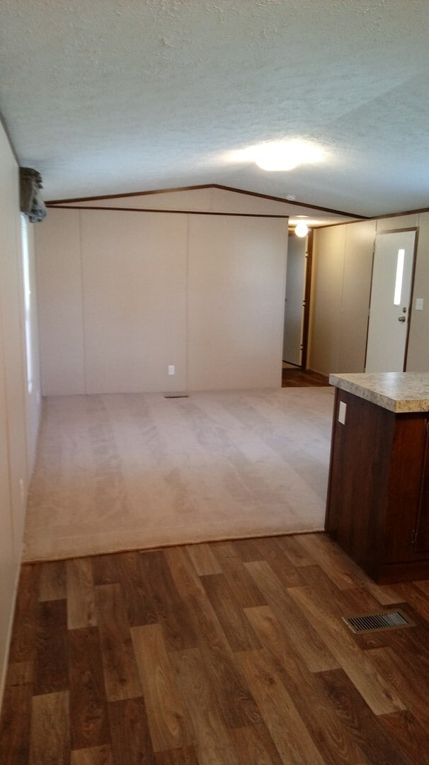 Lovely 2 Bedroom Home in New Home Community-Shadow Oaks - Lovely 2 Bedroom Home in New Home Community-Shadow Oaks