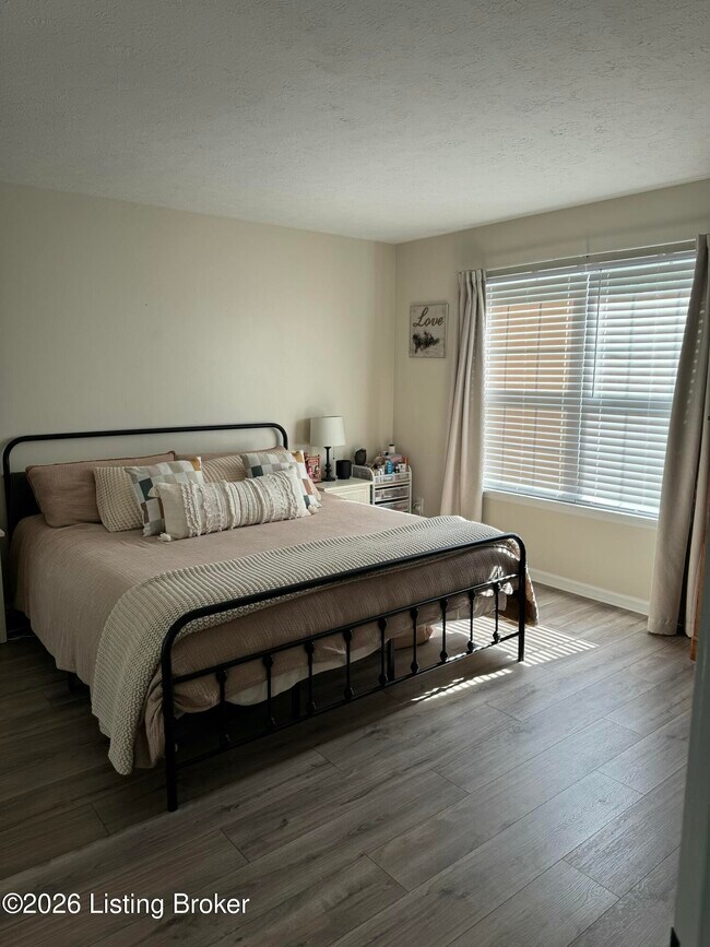Foto del edificio - 4110 Hickoryview Dr