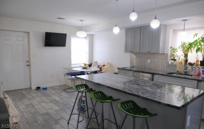 Building Photo - 15 Seaview Ave
