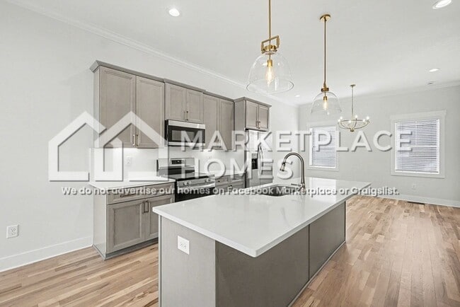 Foto del edificio - 1034 E Trinity Ln