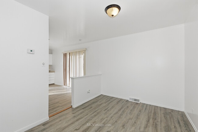 Foto del edificio - 3317 Birchwood Dr