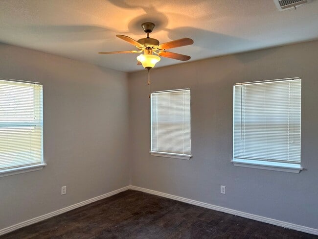 Photo - 3 Bed / 1 Bath / Detached Garage House