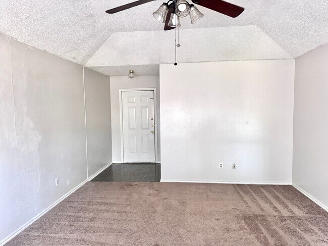 Foto del edificio - Midway 2/2 duplex