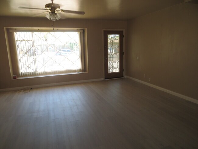 Foto del edificio - 3845 W Rovey Ave