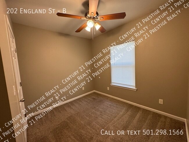 Building Photo - 202 England St