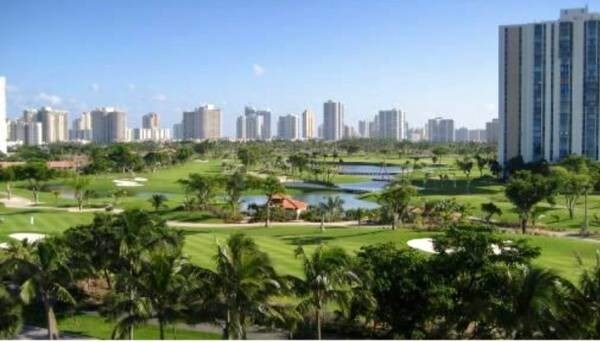 Ver - 3101 N Country Club Dr