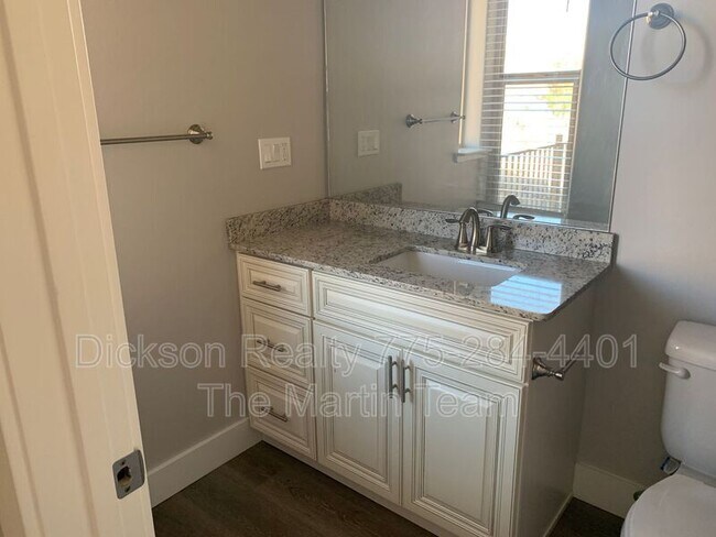 Building Photo - 730 Bluffs Ct