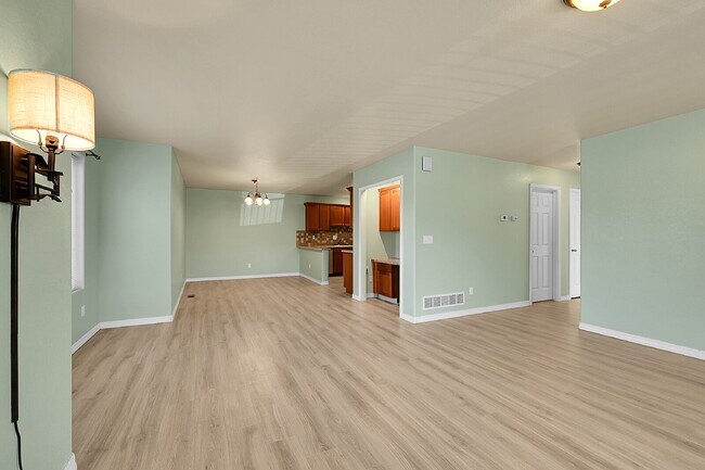 Foto del edificio - $1,995, 2-bed, 2 bath, located in Colorado...