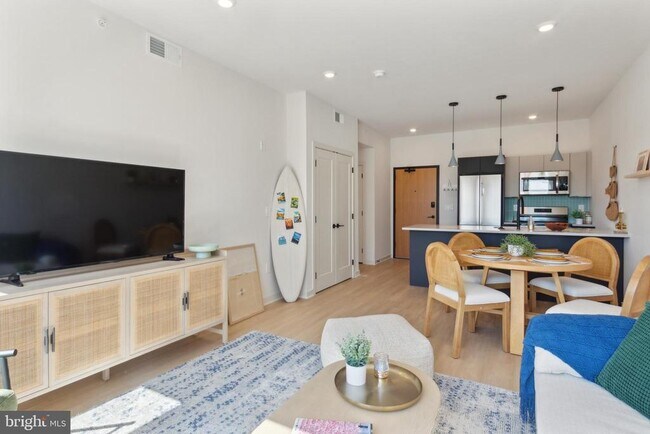 Building Photo - 1775 N American St