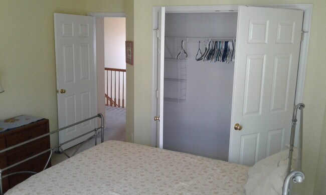 Foto del edificio - 1982 Brooke Farm Ct