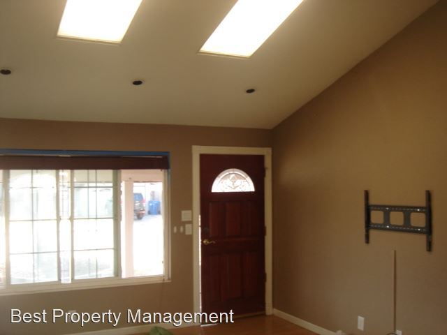 Building Photo - 3 br, 1.5 bath House - 5696 Coral Court