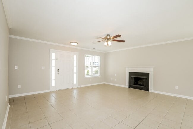 Foto del edificio - 505 Walnut Woods Dr