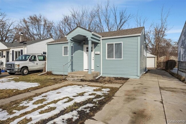 Building Photo - 623 E Brockton Ave