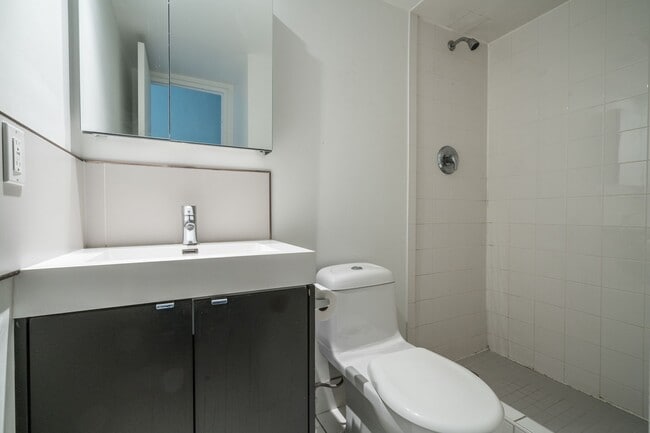 Photo du bâtiment - 798 Richmond Street West