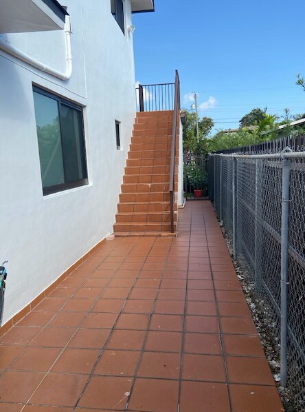 Building Photo - 525 SW 79th Ct