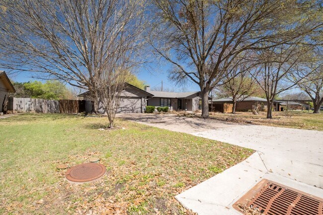 Foto del edificio - Beautifully Updated 3 Bedroom, 2 Bath Nort...