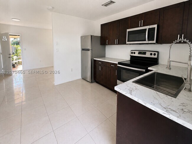 Foto del edificio - 2484 NW 101st St