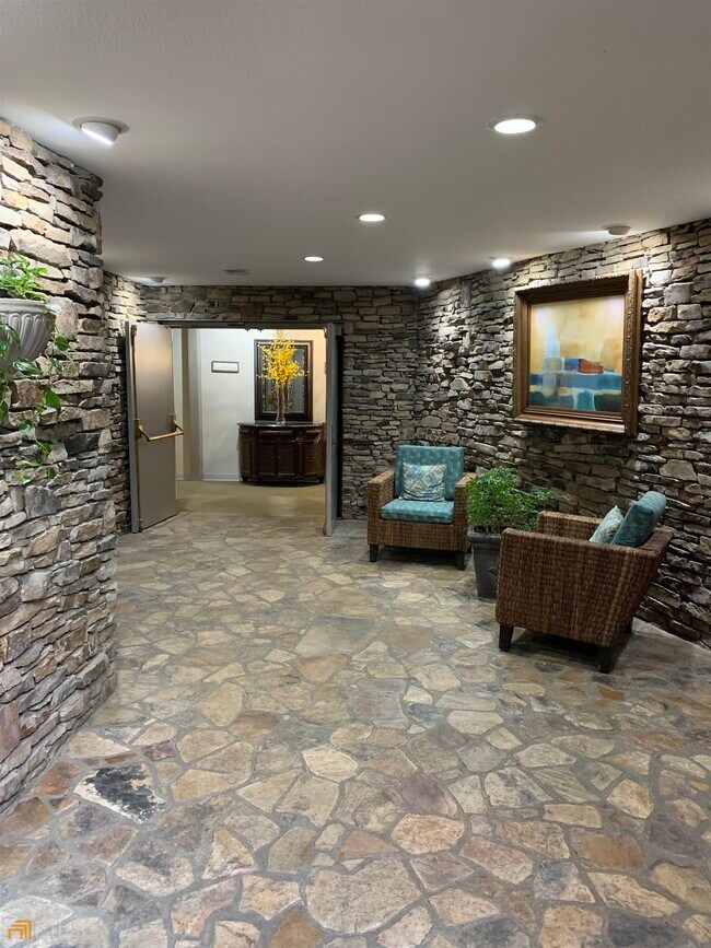 Building Photo - 1212 Highland Bluff Dr S E