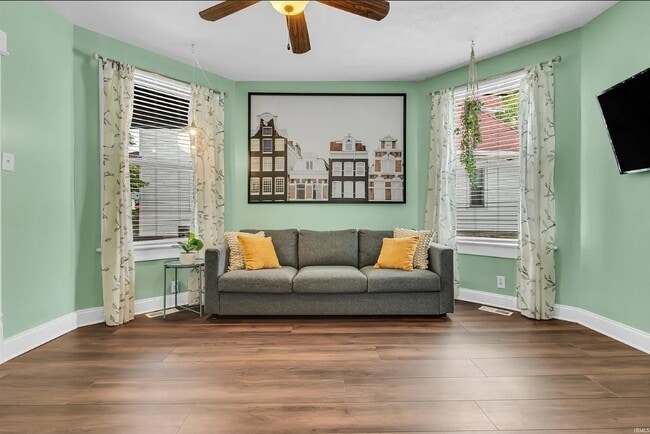 Living space - 1941 Echo St