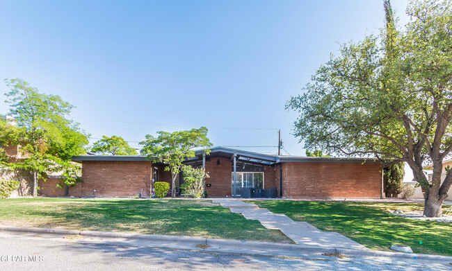 Foto del edificio - 5716 Oak Cliff Dr