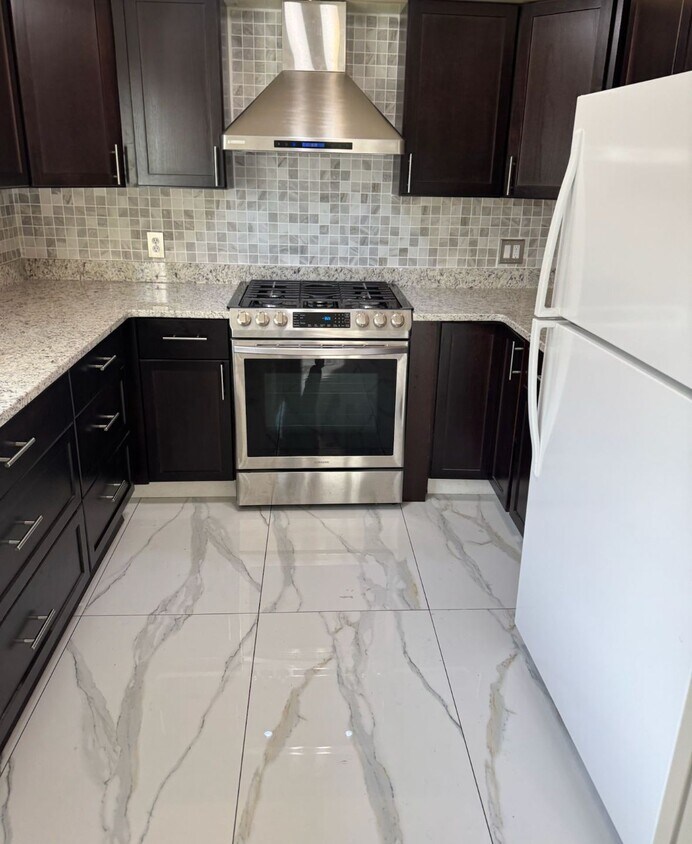 Foto principal - 6483 Colonial St