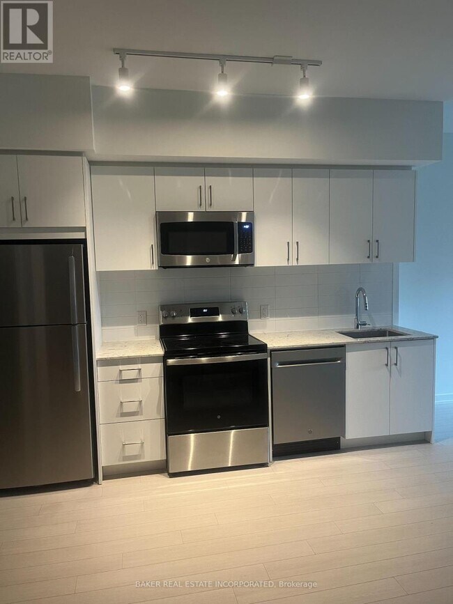 Photo du bâtiment - 4010 Eglinton Ave W