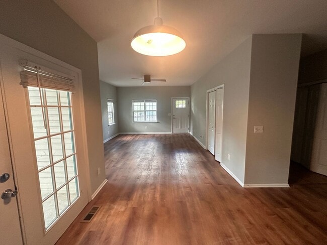 Photo - 4 Bed Single Family Home - Student Friendl...