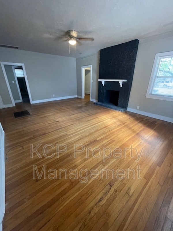 Building Photo - 2204 S Greenwood Ave