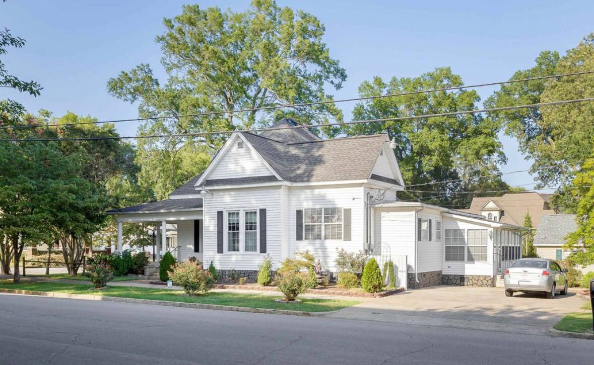Primary Photo - 502 E Tombigbee St
