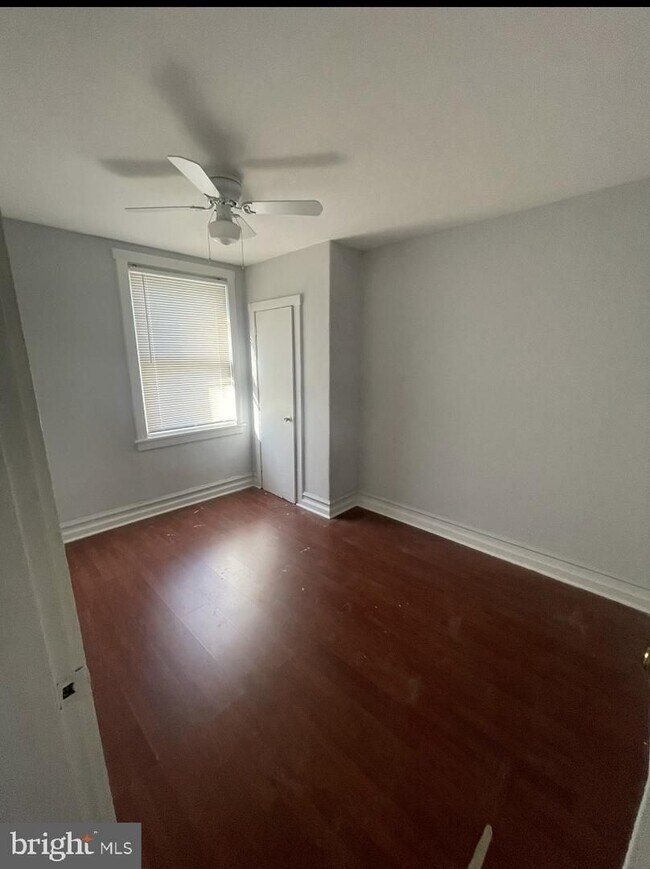 Building Photo - 3 Bedroom Home Available Now