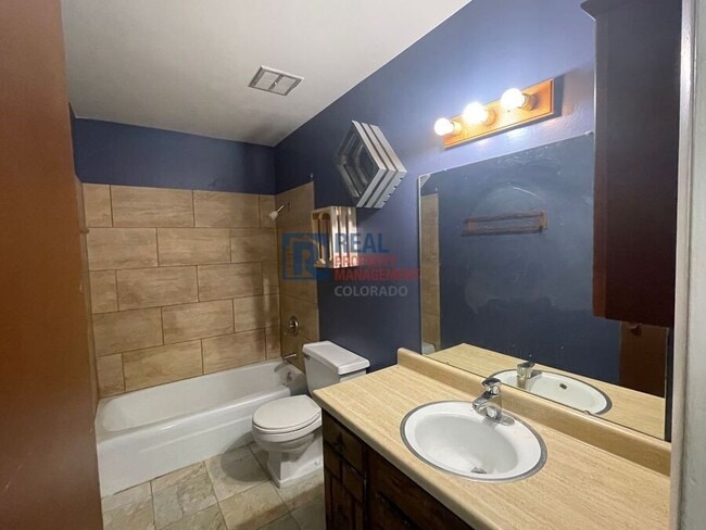 Building Photo - 1321 Potter Dr
