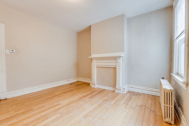 Building Photo - 12 E Sycamore St