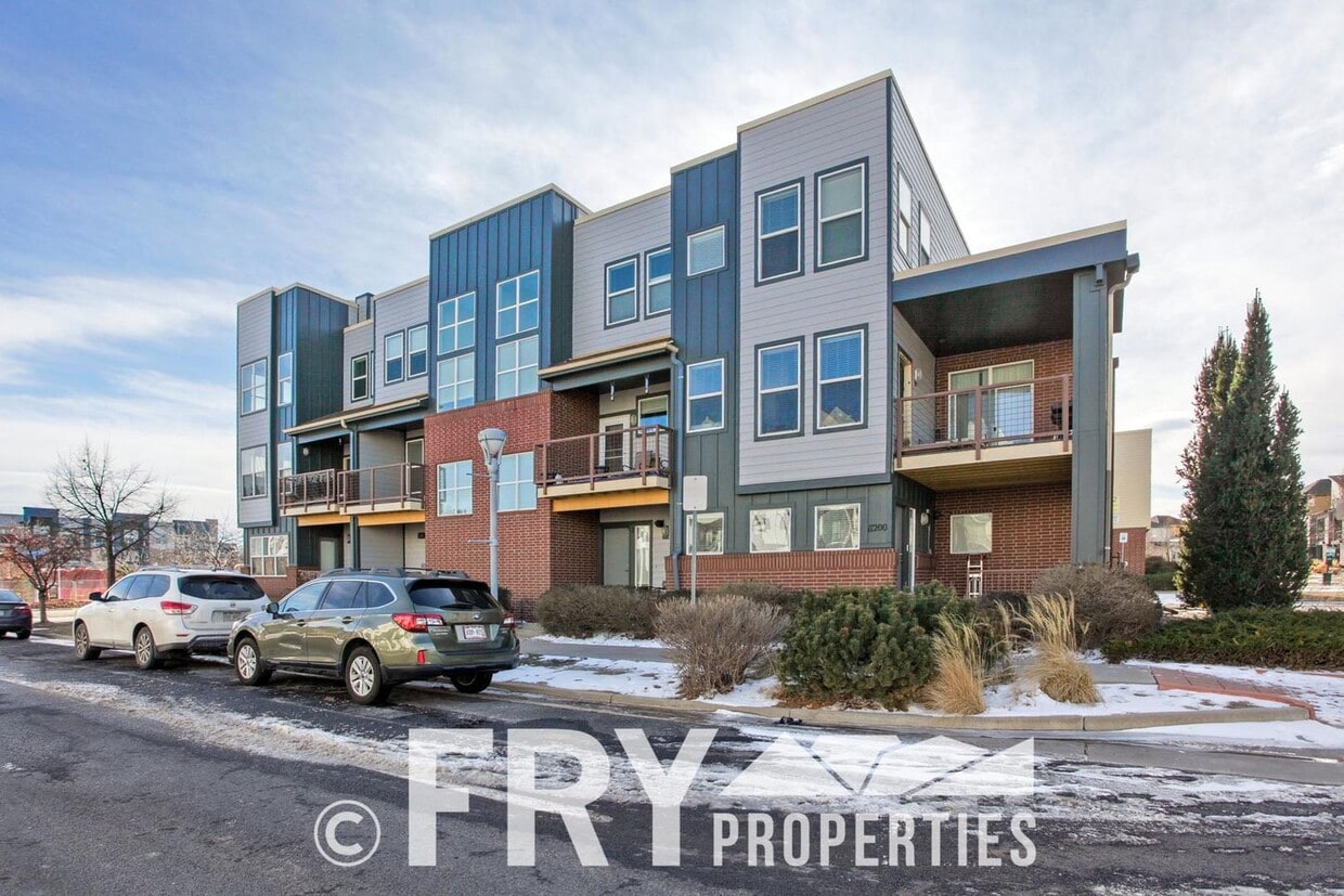 Broomfield Gem: 2-Bed, 2.5-Bath with Balcony & Fireplace - Broomfield Gem: 2-Bed, 2.5-Bath with Balcony & Fireplace