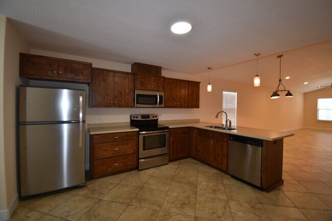 Building Photo - Charming 2 Bed, 2 Bath Home in Lynn Haven, FL - Perfect for Cozy Living!