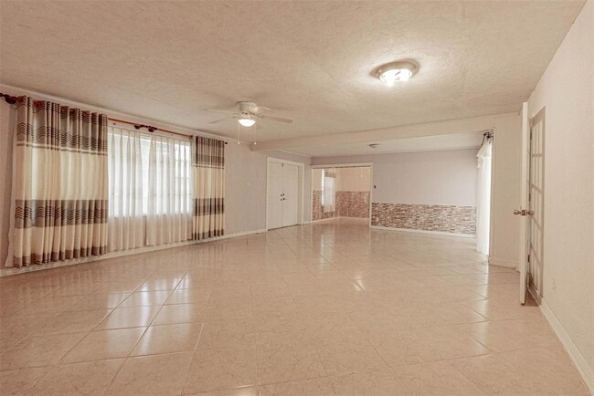 Building Photo - 3818 Almeda Genoa Rd