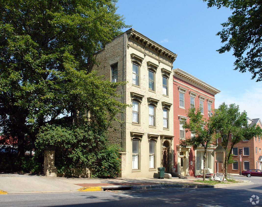 Primary Photo - 203 S Market St