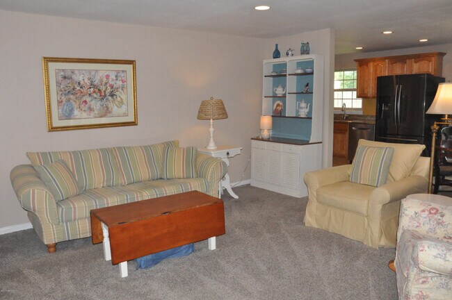 Building Photo - 537 Vikings Ln