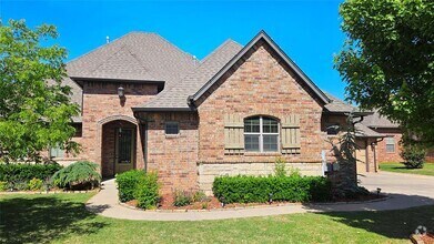 Building Photo - 2017 Pembroke Ln