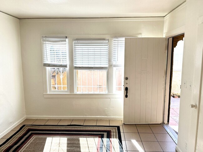 Building Photo - 2648