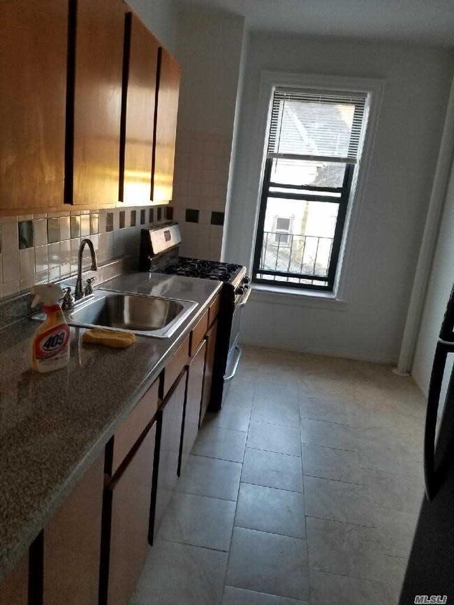 Foto del edificio - 160-10 Sanford Ave