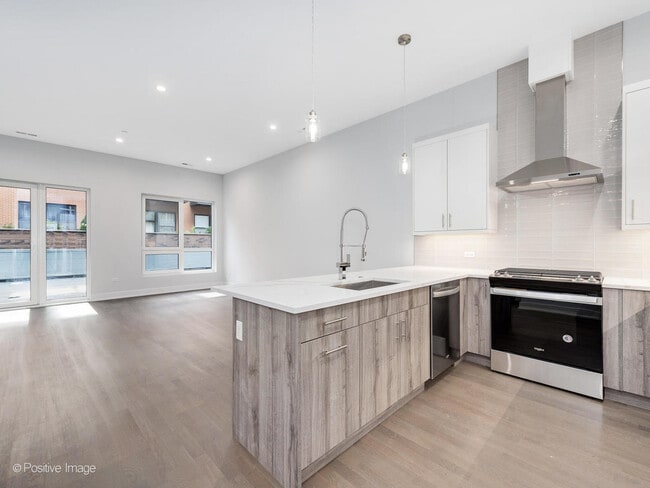 Foto del edificio - 2139 W Madison St