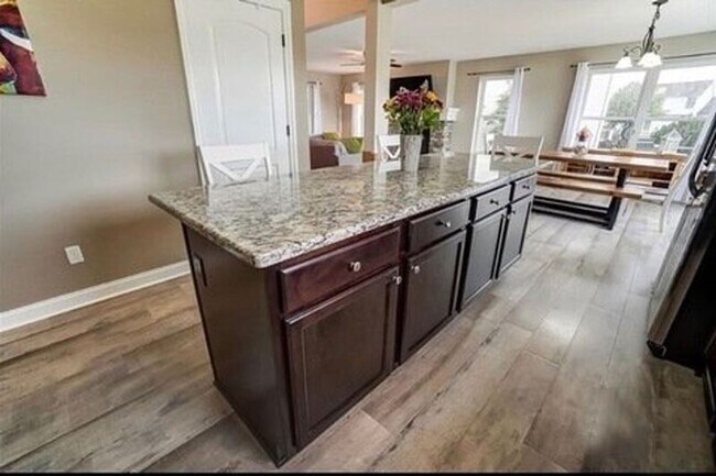 Foto del edificio - 8914 Red Hawk Ct