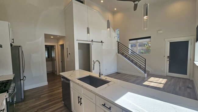 Building Photo - Modern Townhome with off street Parking in...